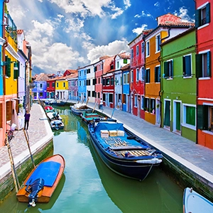 A beautiful view of colorful Murano, the picturesque Venetian island famous for its exquisite glass-making tradition and vibrant canal-side buildings.